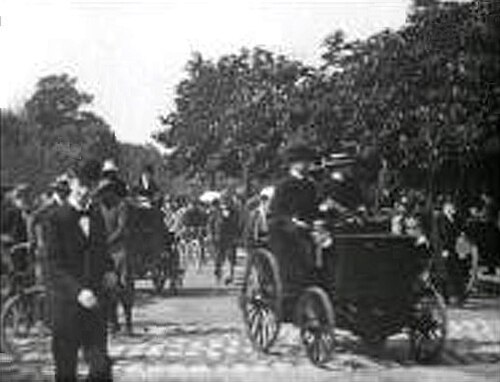 A picture from Voitures automobiles's record on Wikimedia Commons
