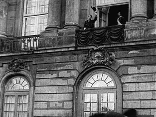 A picture from Kong Christian X's proklamation's record on Wikimedia Commons