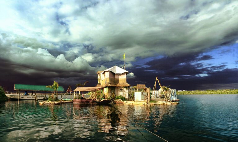 Joyxee Island – eco-friendly floating paradise made of plastic bottles