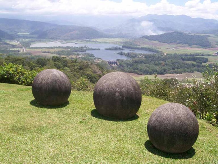 The giant stone balls of Costa Rica – World Mysteries