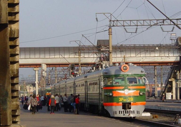 Top 3 Longest Railway Lines in the World